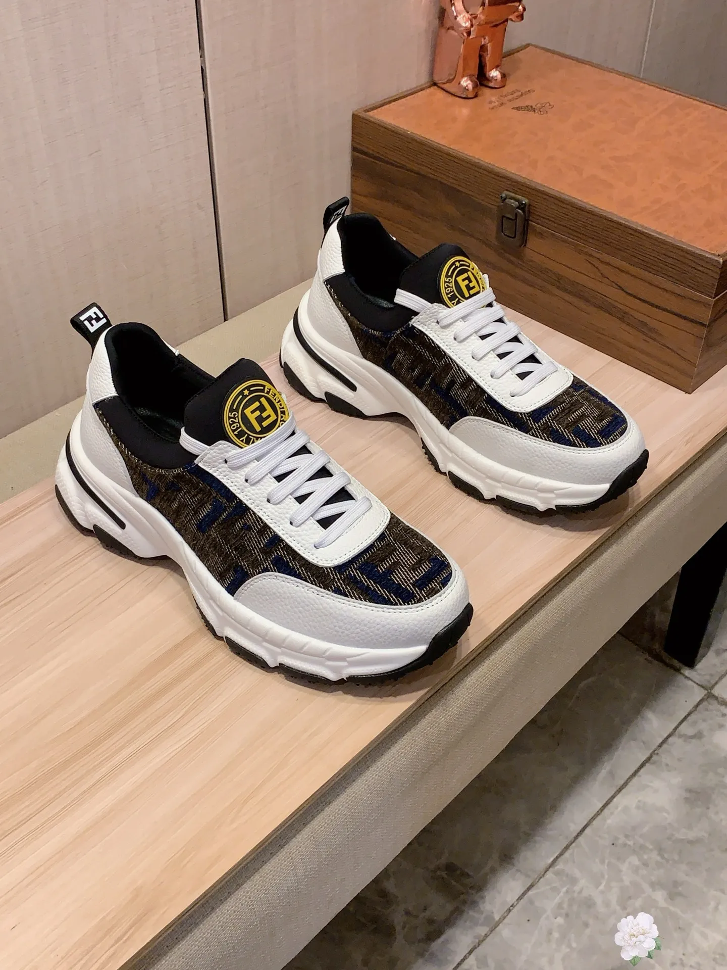 Men's men's shoes💰460💰💰🎩🎩[Lightning][Lightning] "FENDI*" The latest and most popular casual shoes, top brand [Seduce] luxury~purchase, top~quality. [Strong] The upper is made of imported breathable cowhide with material ➕ breathable sheepskin feet (•) and fine workmanship. The original stylish and stylish soft rubber wear-resistant and non-slip outsole is light and comfortable on the feet. The real thing looks better when photographed in person. 111: code: 38-44, 3️⃣ colors selected